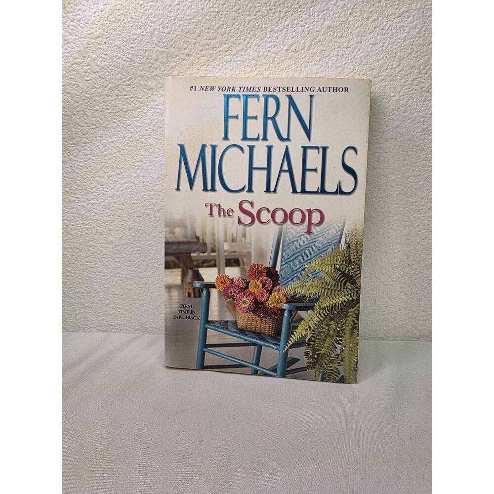 The Scoop (The Godmothers #1) - Mass Market Paperback - GOOD